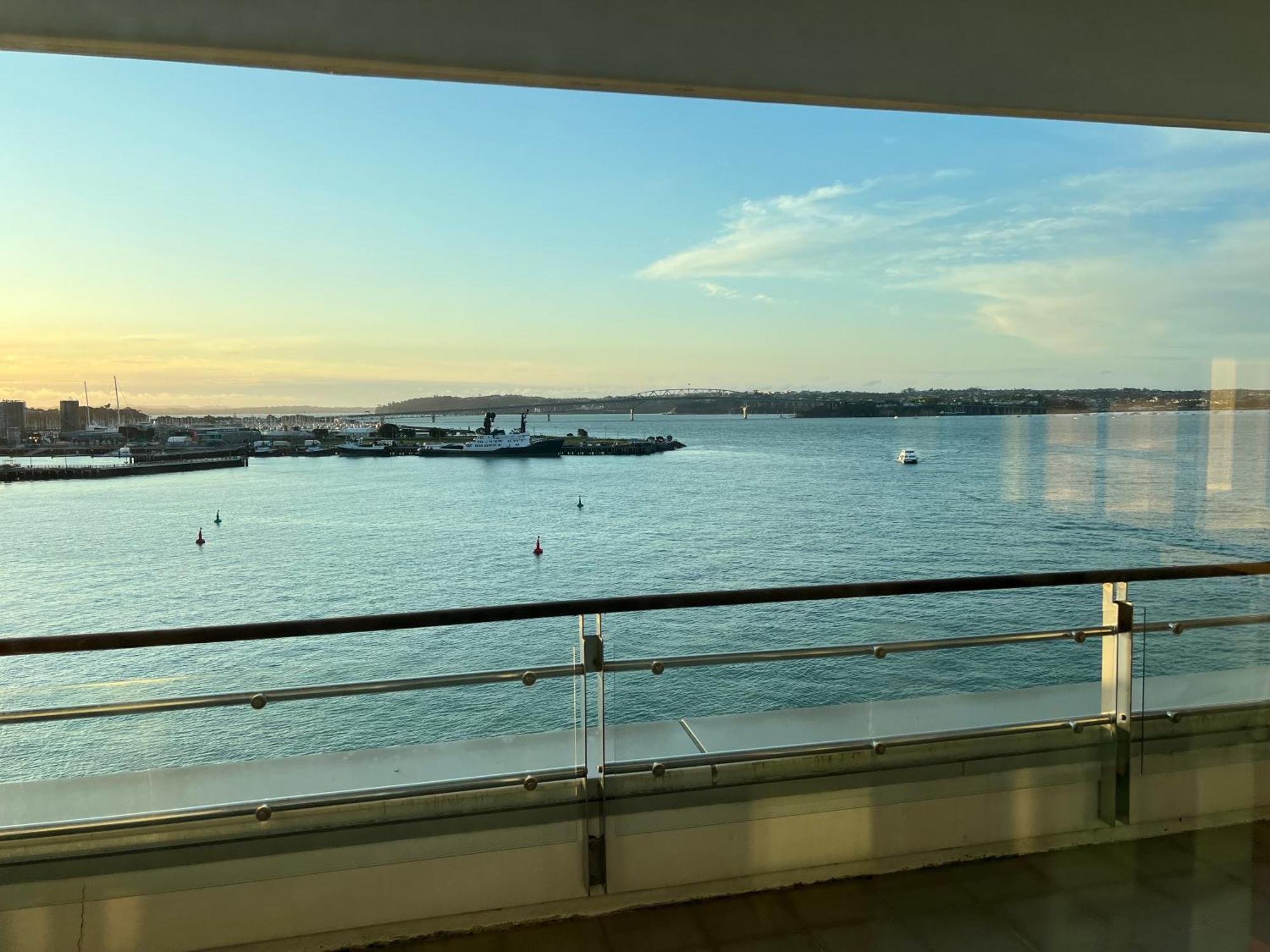 Waterfront Seaview Hotel Apartment - Same Building Block As Auckland Hilton Buitenkant foto