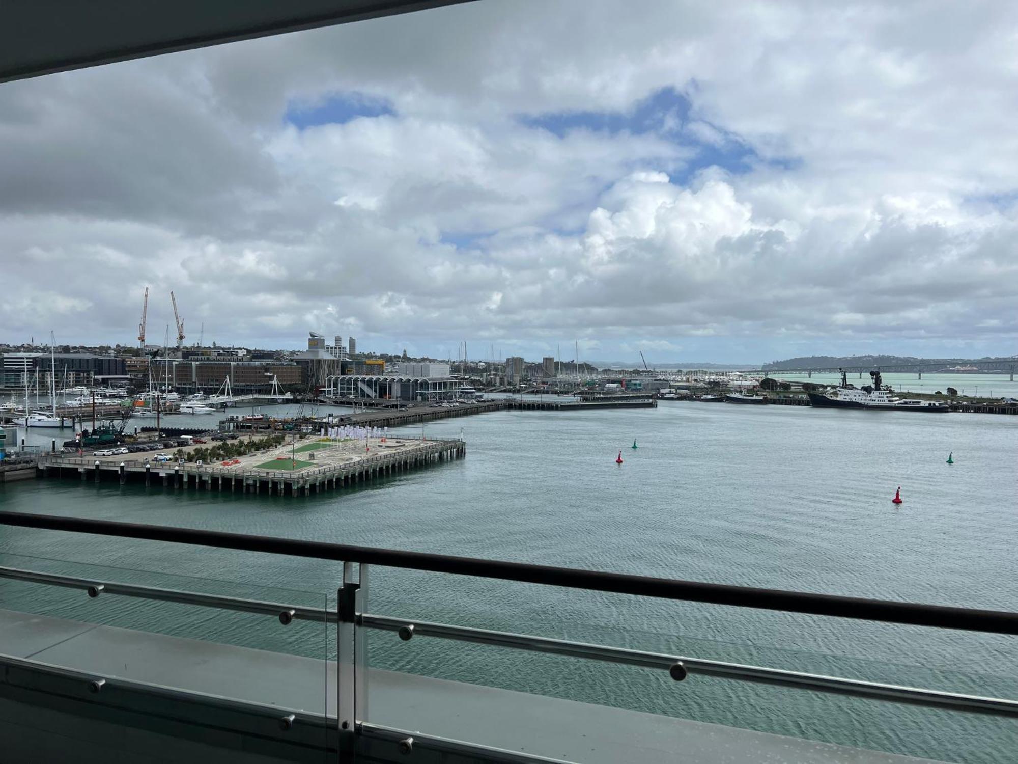 Waterfront Seaview Hotel Apartment - Same Building Block As Auckland Hilton Buitenkant foto